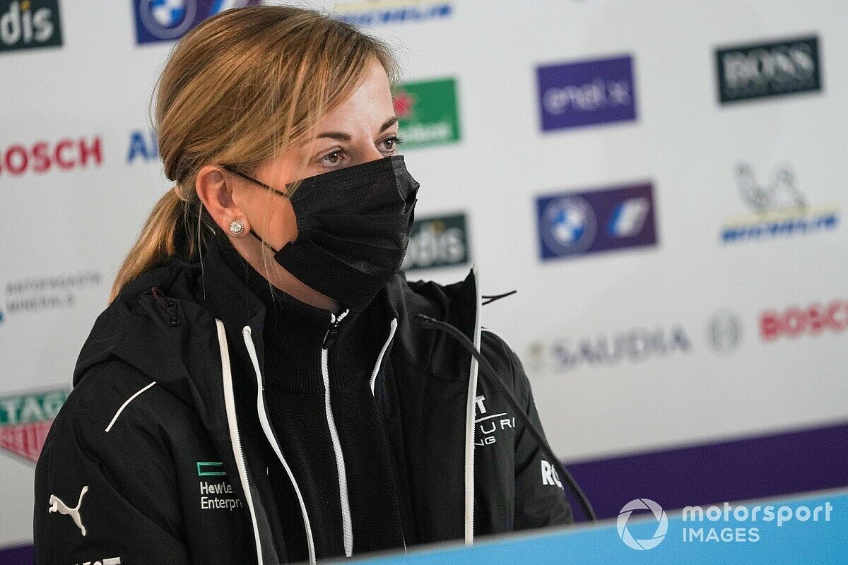 Susie Wolff dobila “čudne tekstove” o kontroverznoj rasi u Valenciji