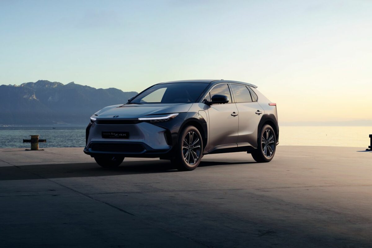 Toyota predstavila prvi totalno električni automobil, Toyota bZ4X